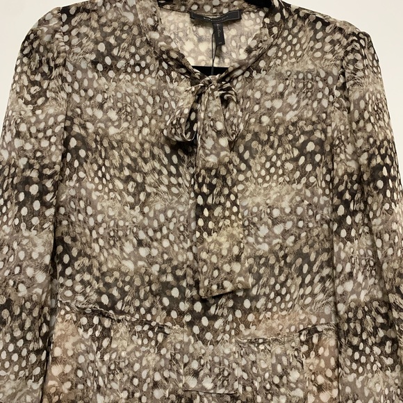 Beautiful light long sleeve knee length dress - Picture 2 of 6